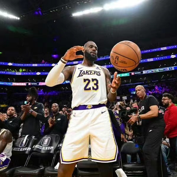 James er den første person i historien, milepælen på 40.000 point er unik i NBA